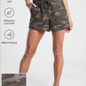 Athleta camo farallon short